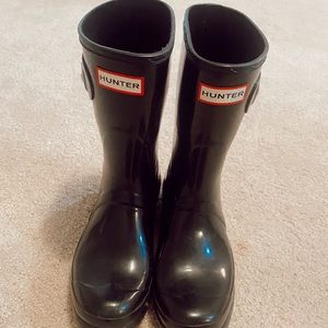 Black Hunter mid height boots